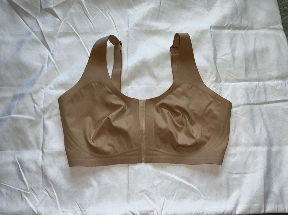 NWOT Le Mystère Seamless Wireless Comfort Back Smoother Bra Small Nude